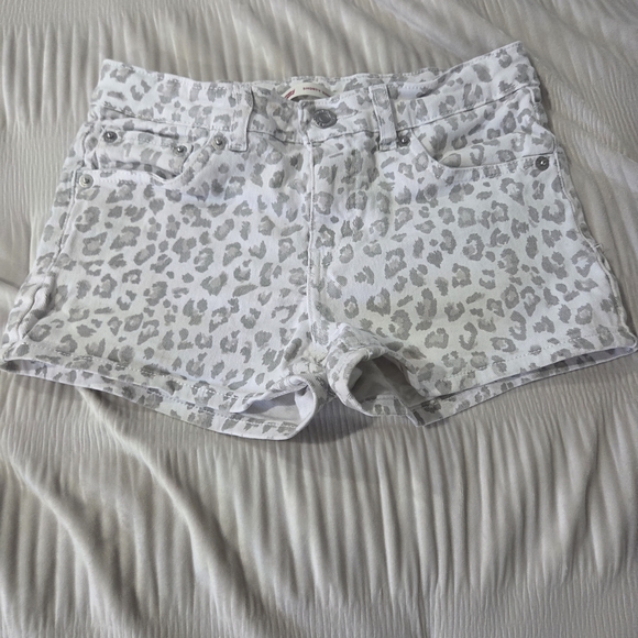 Levi's Kids Gray Leopard Print Shorts - Picture 1 of 5